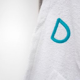 Μπουρνούζι παιδικό με κέντημα