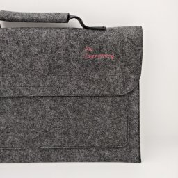 Χαρτοφύλακας με κέντημα