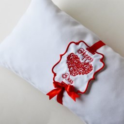 Happy Day Pillow με κέντημα
