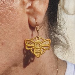 BEE σκουλαρίκια με κέντημα