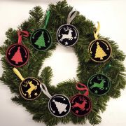 Βελούδινα στολίδια με κέντημα