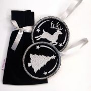 Βελούδινα στολίδια με κέντημα