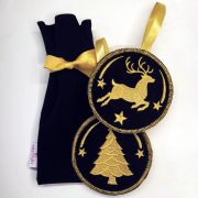 Βελούδινα στολίδια με κέντημα