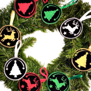 Βελούδινα στολίδια με κέντημα