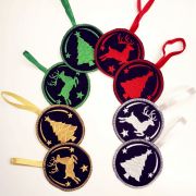 Βελούδινα στολίδια με κέντημα