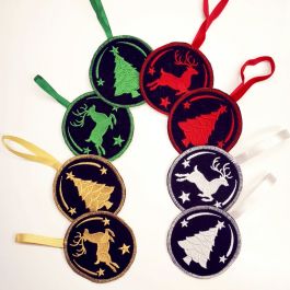 Βελούδινα στολίδια με κέντημα