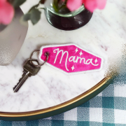 Mama μπρελόκ με κέντημα