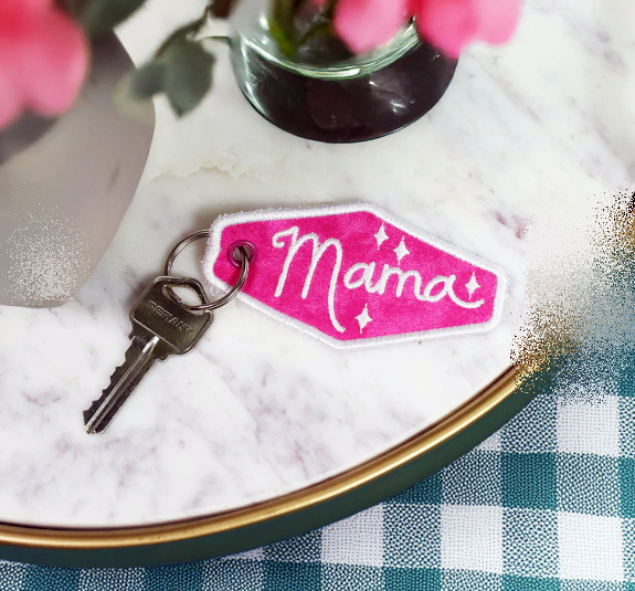 Mama μπρελόκ με κέντημα